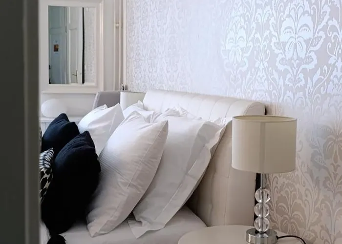 Royal S Privatnim Parkingom Appartement *