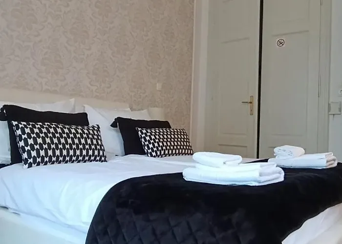 Royal S Privatnim Parkingom Апартаменти *