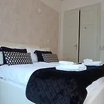 Royal S Privatnim Parkingom Apartment *